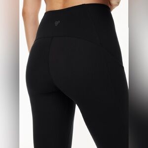 Aritzia TnaBUTTER Define Hi-Rise Legging